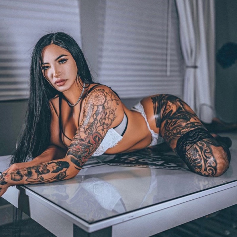 Jade gorgeous vegas showgirl